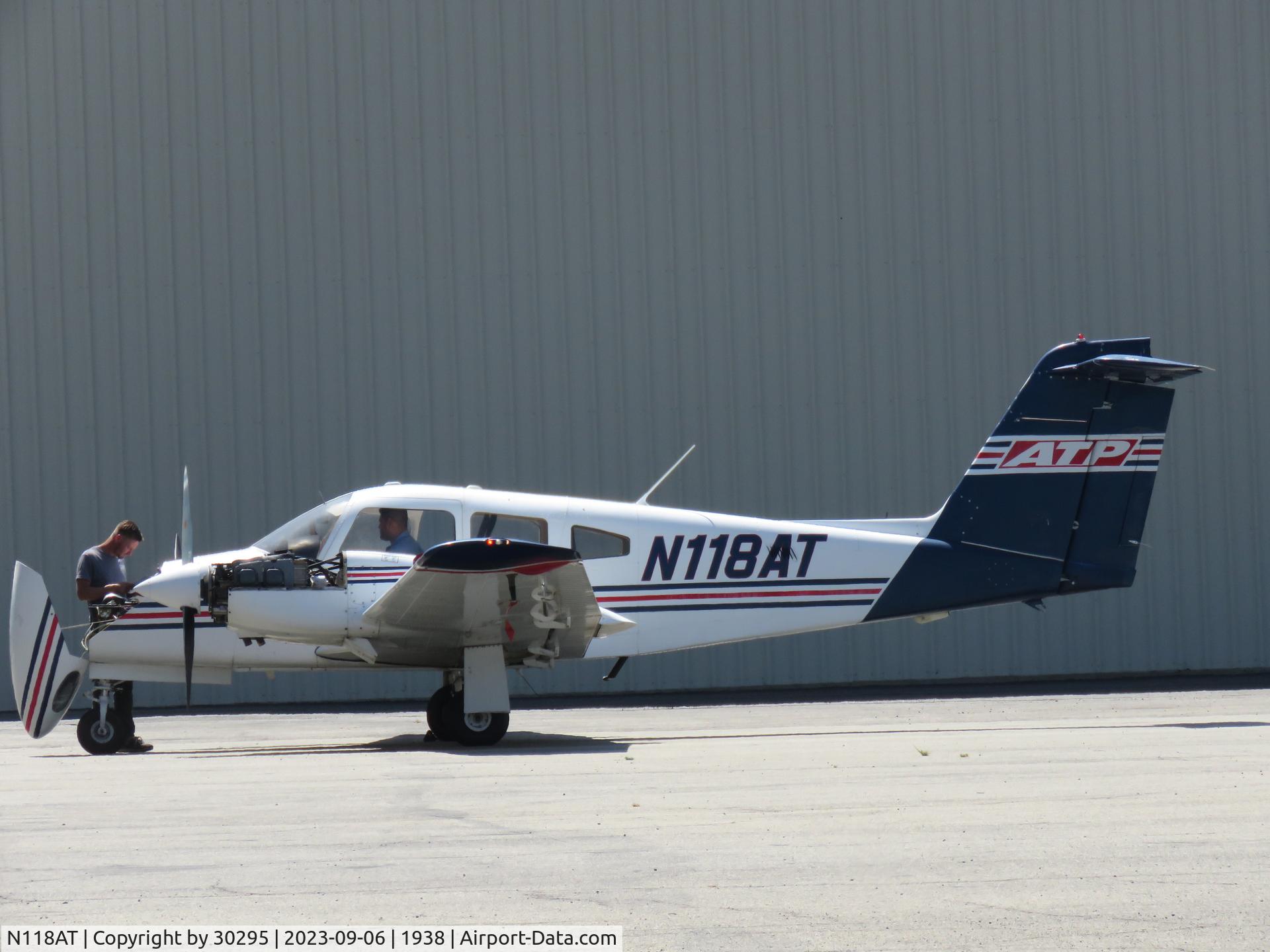 N118AT, 2000 Piper PA-44-180 Seminole C/N 4496034, Checking the engines out