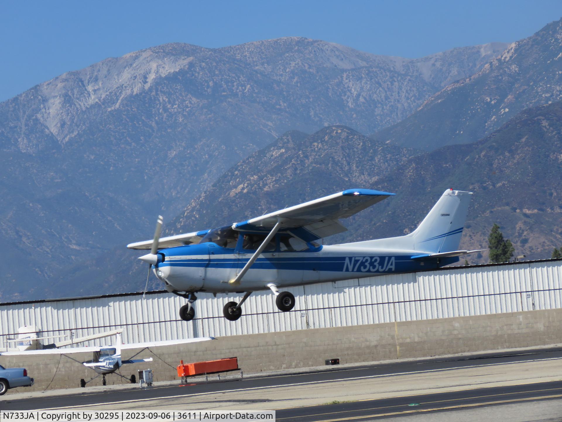 N733JA, 1976 Cessna 172N C/N 17268320, Over the runway