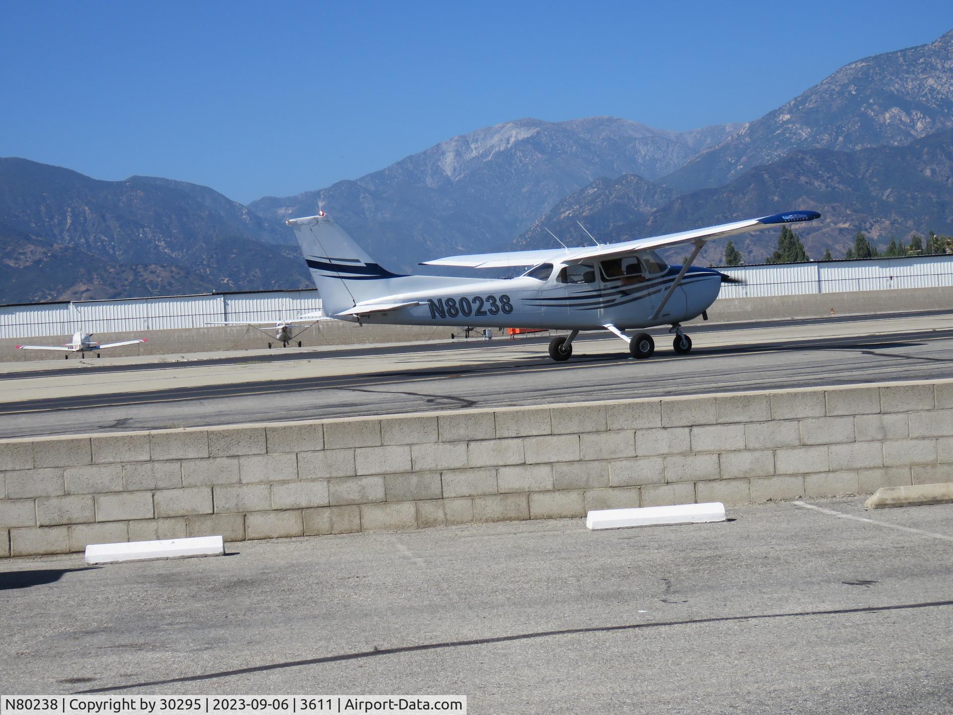 N80238, 1975 Cessna 172M C/N 17266466, Taxiing