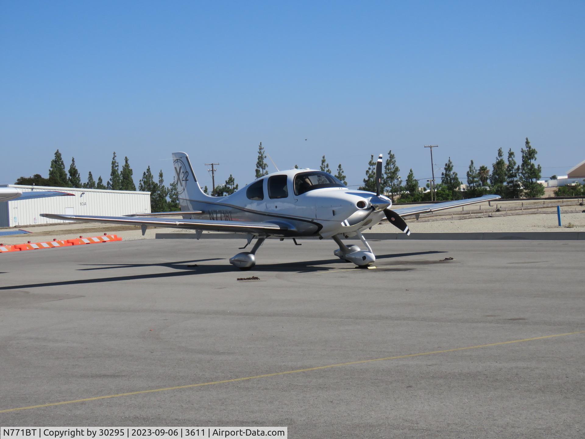 N771BT, 2010 Cirrus SR22 C/N 3622, Parked