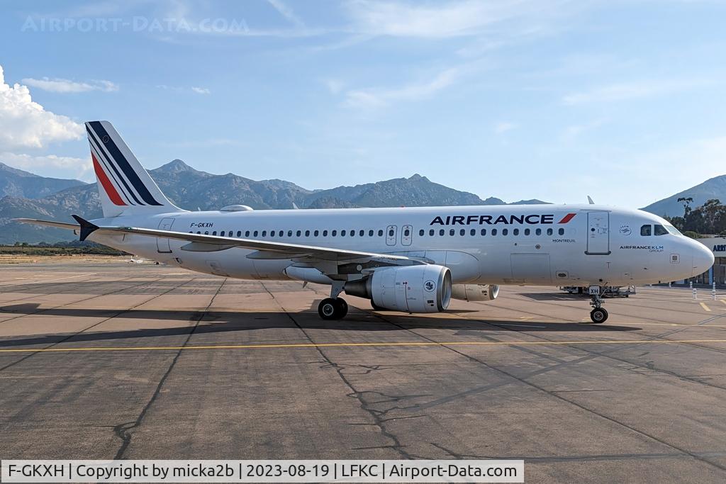 F-GKXH, 2002 Airbus A320-214 C/N 1924, Parked