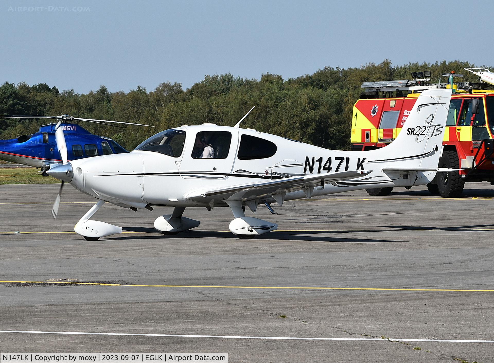 N147LK, 2005 Cirrus SR22 GTS C/N 1687, Cirrus SR22 GTS at Blackbushe.