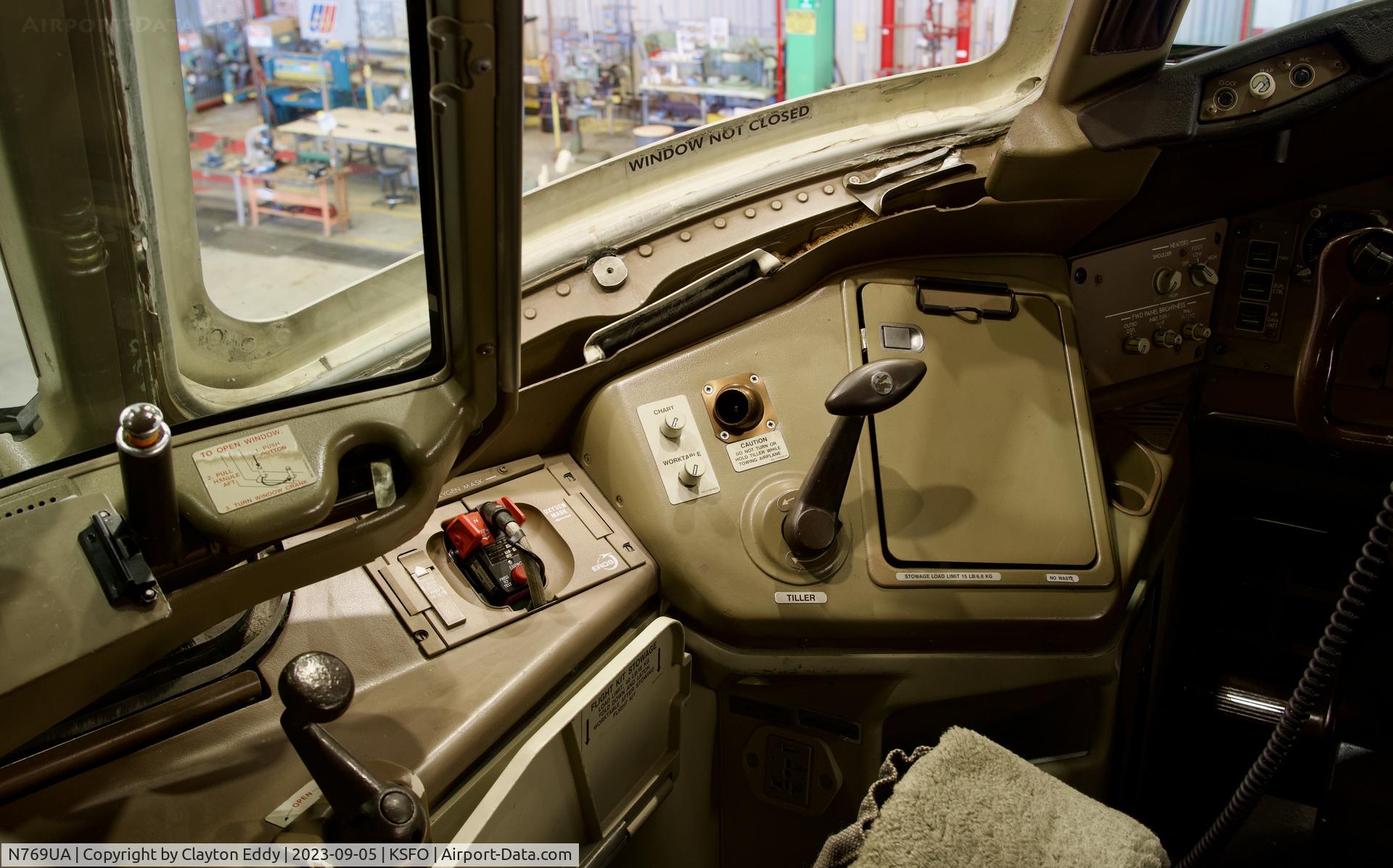 N769UA, 1995 Boeing 777-222 C/N 26921, Flightdeck. SFO 2023.