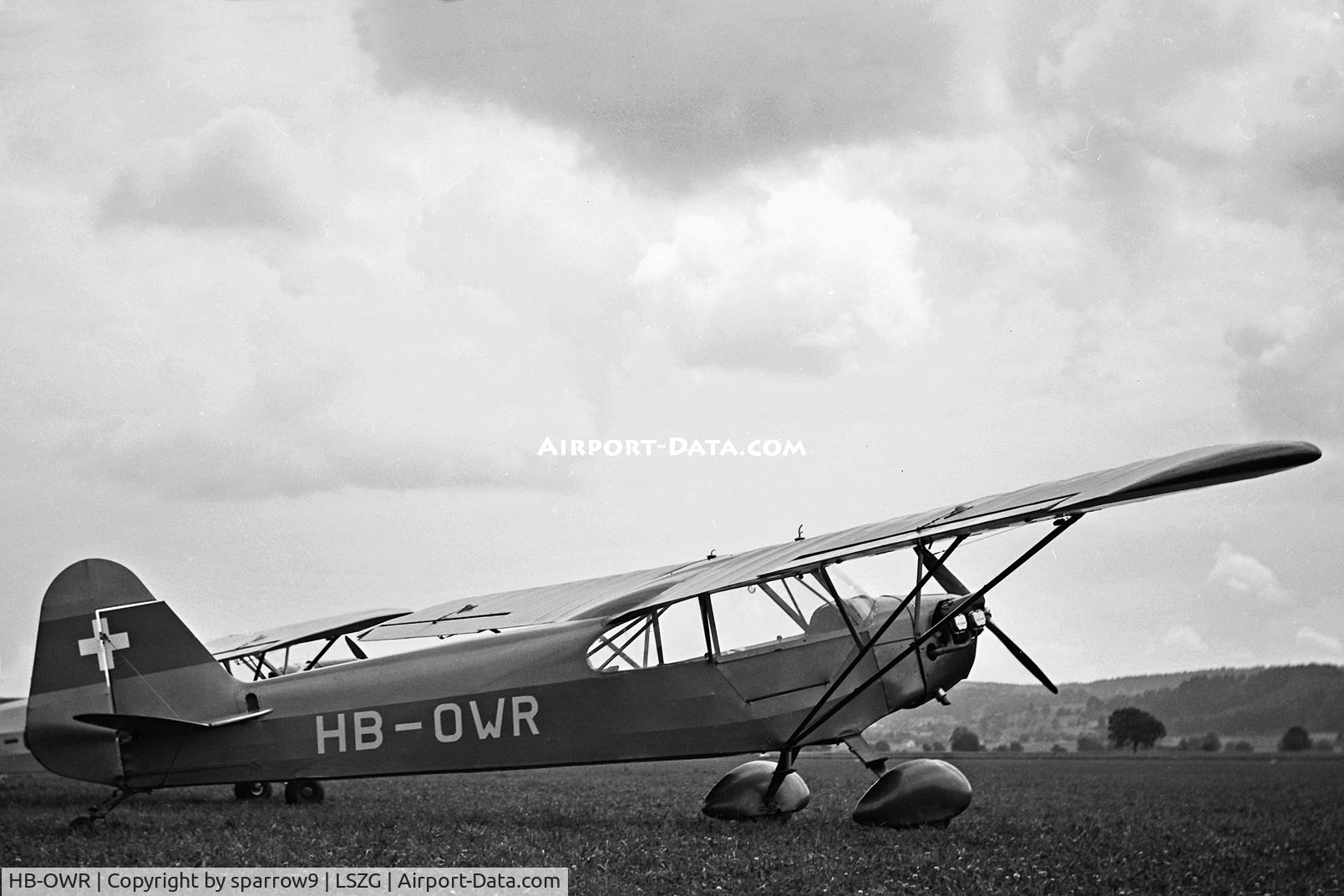 HB-OWR, 1945 Piper L-4J Grasshopper (J3C-65D) C/N 13156, Ths aircraft crashed as HB-OSZ, was rebuilt with a Cessna gear, a variable pitch propellr and other changes. Sold to Germany where it was destroyed in an accident.
Scanned from a 6x9cm b+w-negative.
