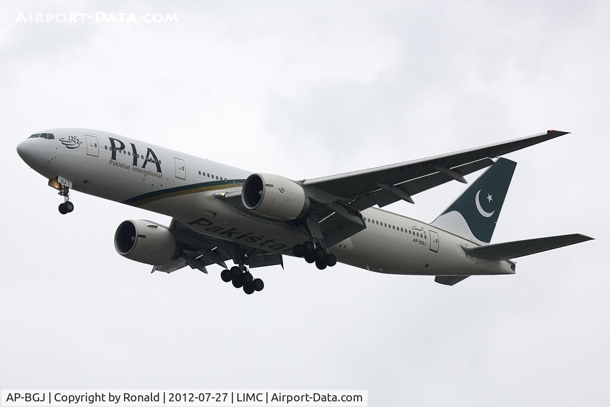 AP-BGJ, 2003 Boeing 777-240/ER C/N 33775, at mxp