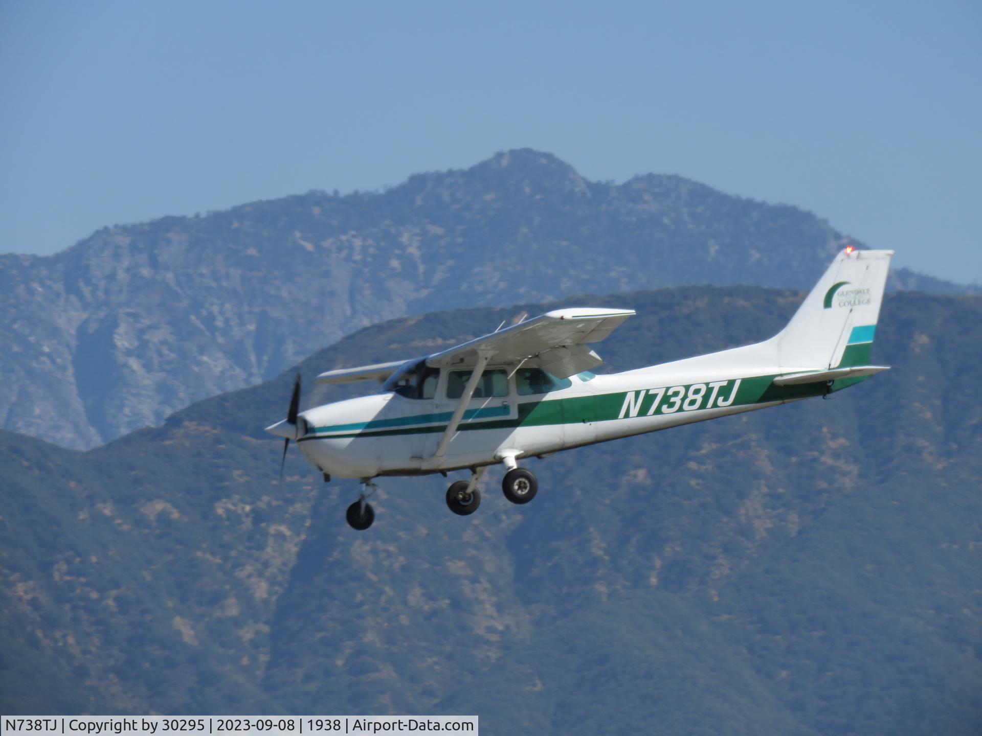N738TJ, 1978 Cessna 172N C/N 17270222, Landing