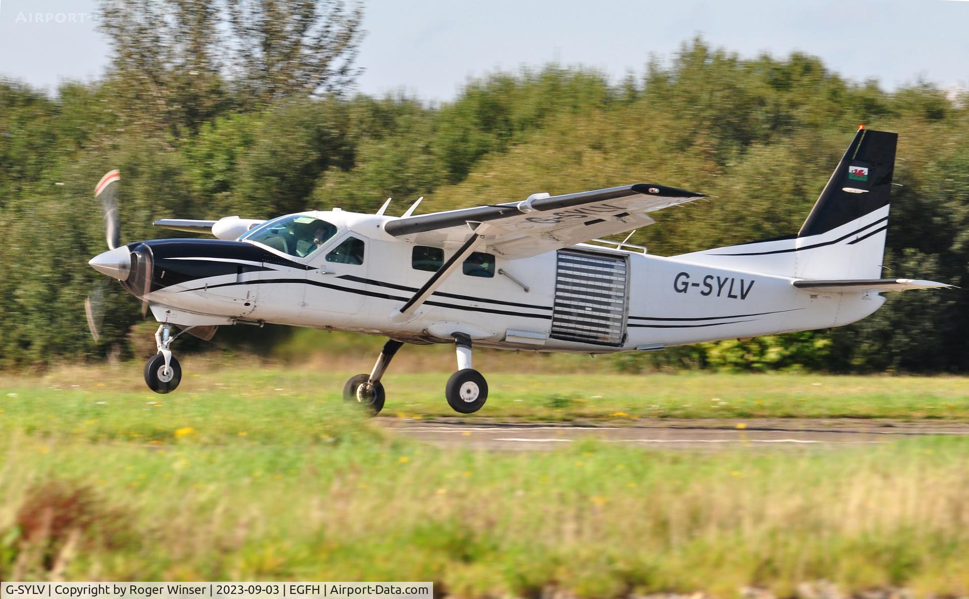 G-SYLV, 2002 Cessna 208B  Grand Caravan C/N 208B0936, Resident Grand Caravan operated by Skydive Swansea departing Runway 22.