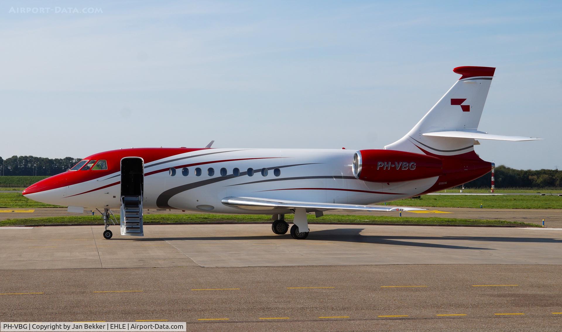 PH-VBG, 2003 Dassault Falcon 2000EX C/N 005, Lelystad Airport in its brand new livery. Just out of the Satys hangar and now on the ramp before departing to Rotterdam