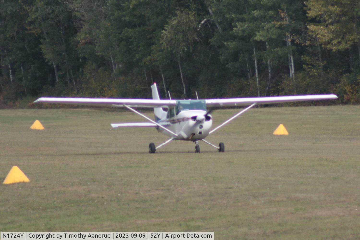 N1724Y, 1977 Cessna 172N Skyhawk C/N 17268676, 1977 Cessna 172N Skyhawk, c/n: 17268676