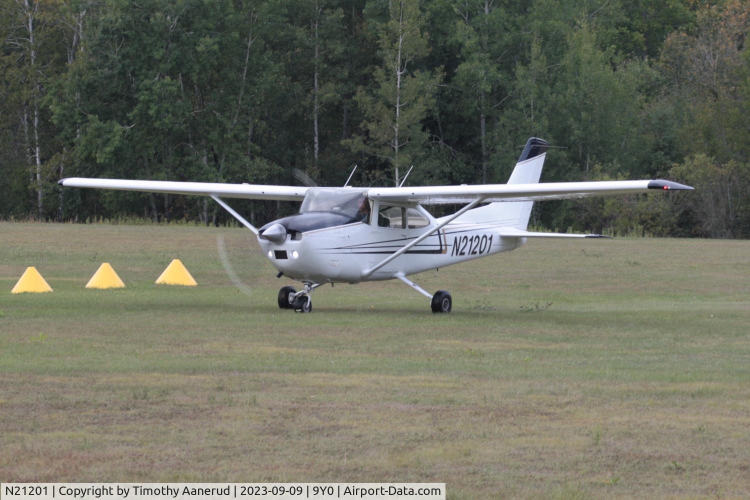 N21201, 1972 Cessna 182P Skylane C/N 18261481, 1972 Cessna 182P, c/n: 18261481
. EAA Chapter 1610 Grass is Gas Poker Run