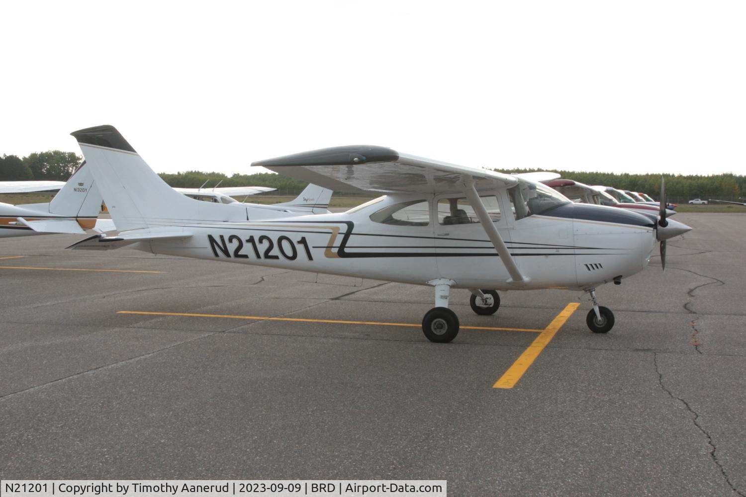 N21201, 1972 Cessna 182P Skylane C/N 18261481, 1972 Cessna 182P, c/n: 18261481. EAA Chapter 1610 Grass is a Gas Poker Run