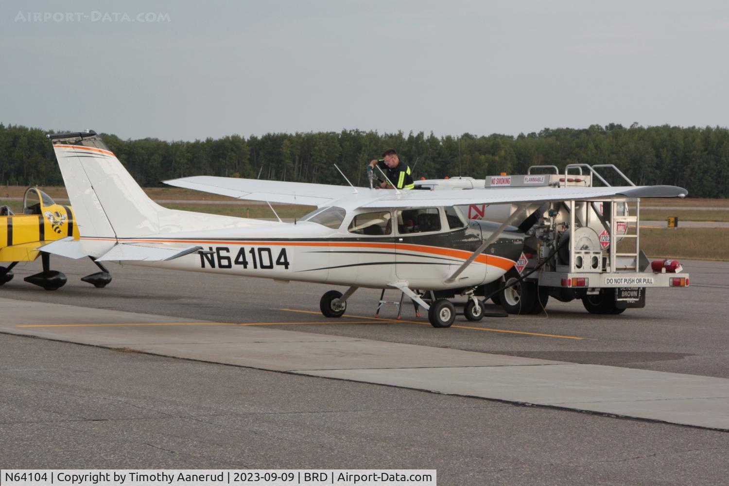 N64104, 1975 Cessna 172M C/N 17265021, 1975 Cessna 172M, c/n: 17265021. EAA Chapter 1610 Grass is a Gas Poker Run