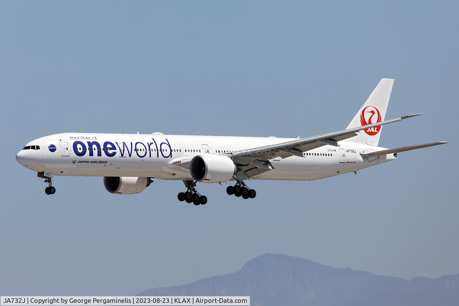 JA732J, 2002 Boeing 777-346/ER C/N 32430, Final runway 24L at KLAX.