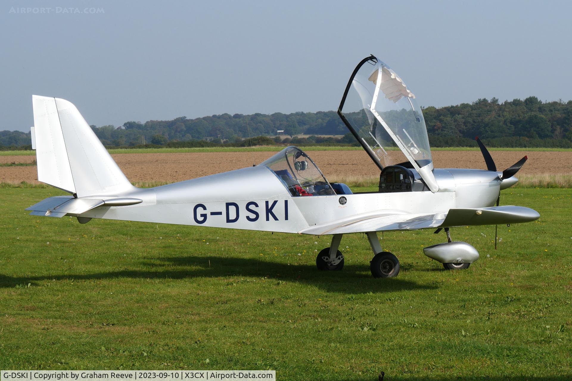 G-DSKI, 2005 Aerotechnik EV-97 Eurostar C/N PFA 315-14088, Parked at Northrepps.