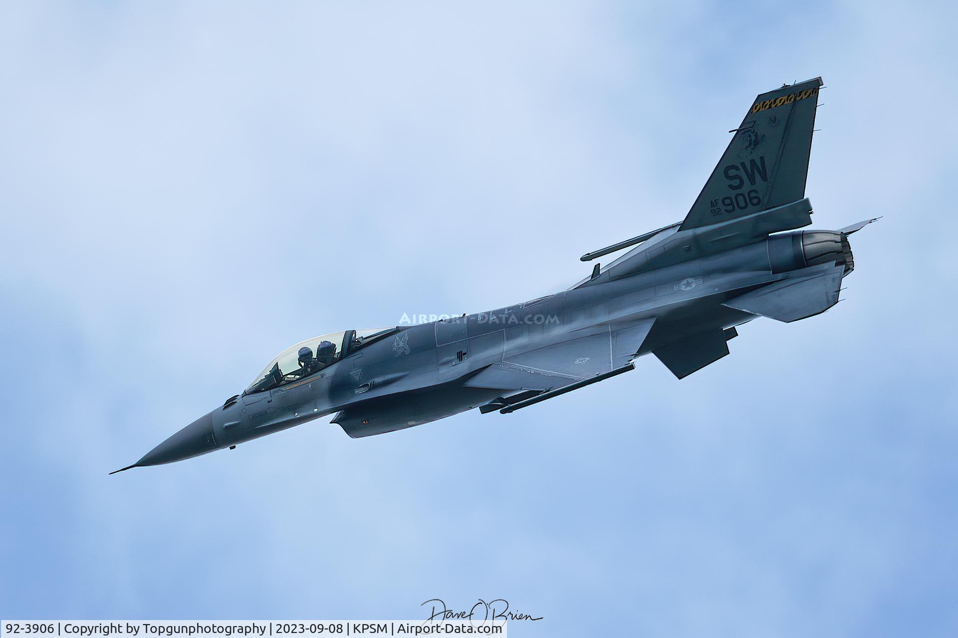 92-3906, 1992 Lockheed F-16CJ Fighting Falcon C/N CC-148, REBEL in the backup jet during the Friday practice
F-16 Viper Demo