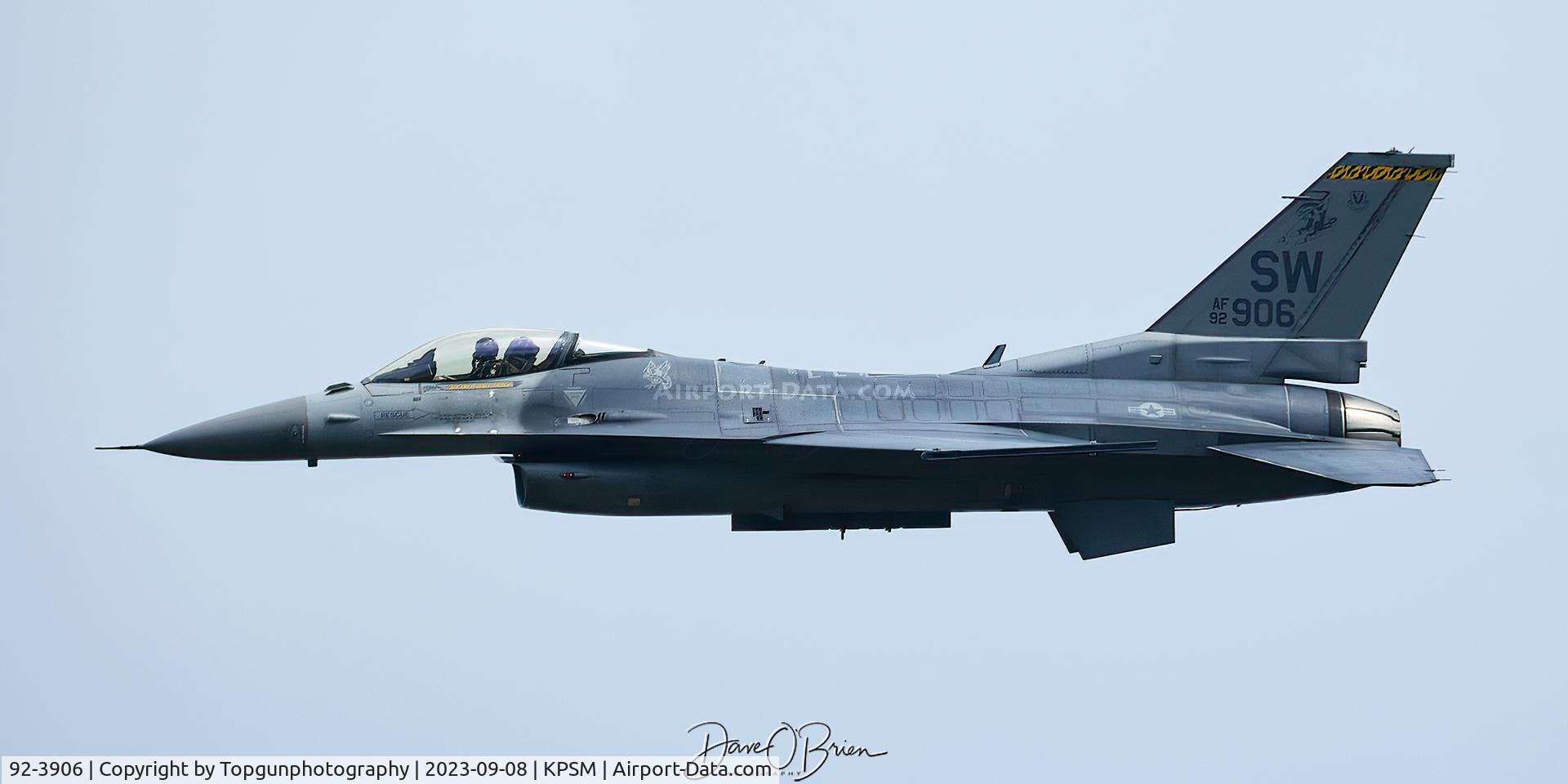 92-3906, 1992 Lockheed F-16CJ Fighting Falcon C/N CC-148, REBEL screaming down RW34