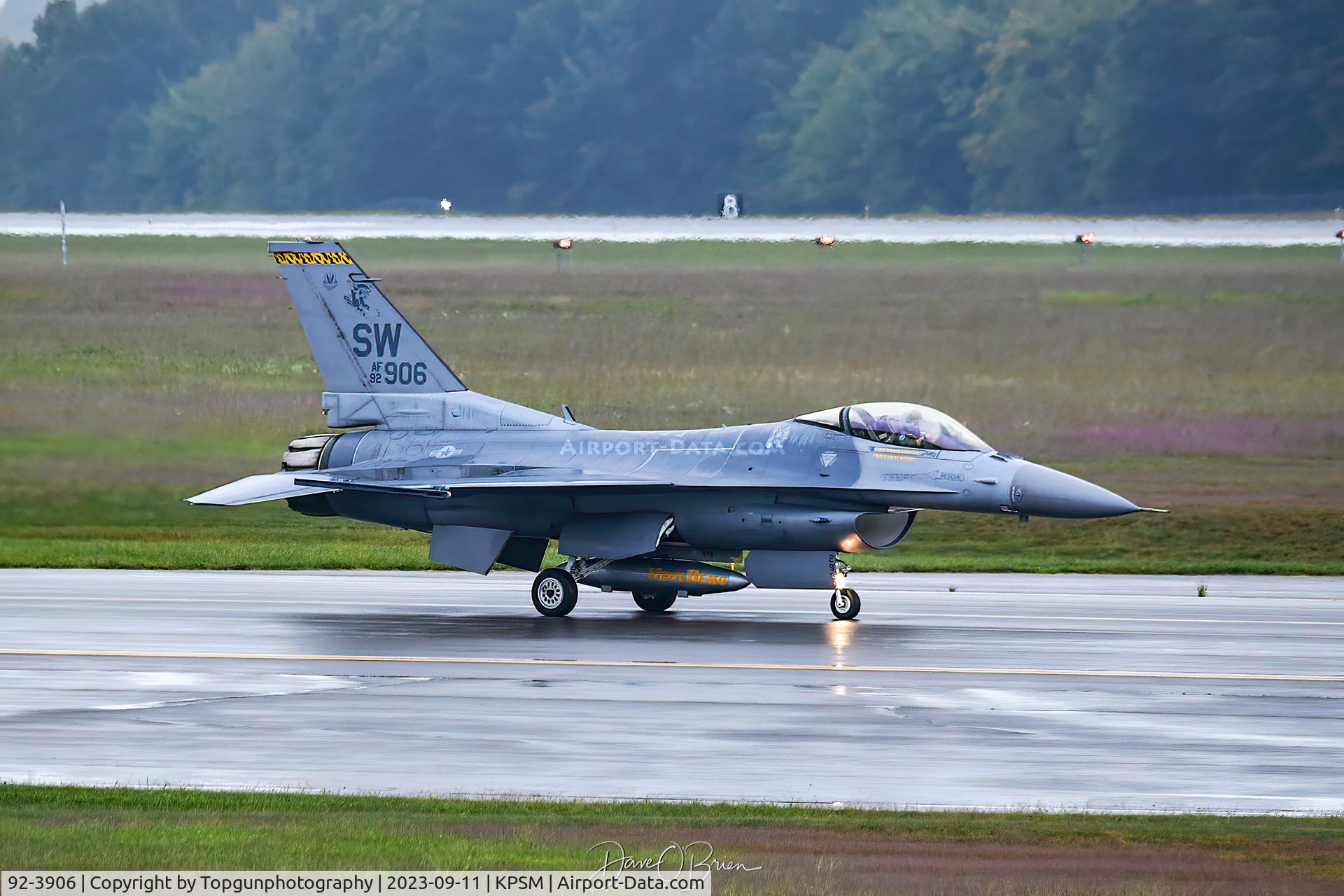 92-3906, 1992 Lockheed F-16CJ Fighting Falcon C/N CC-148, Back up Viper pilot, got to talk to his Aunt & Uncle who were here watching him depart. They were so happy.