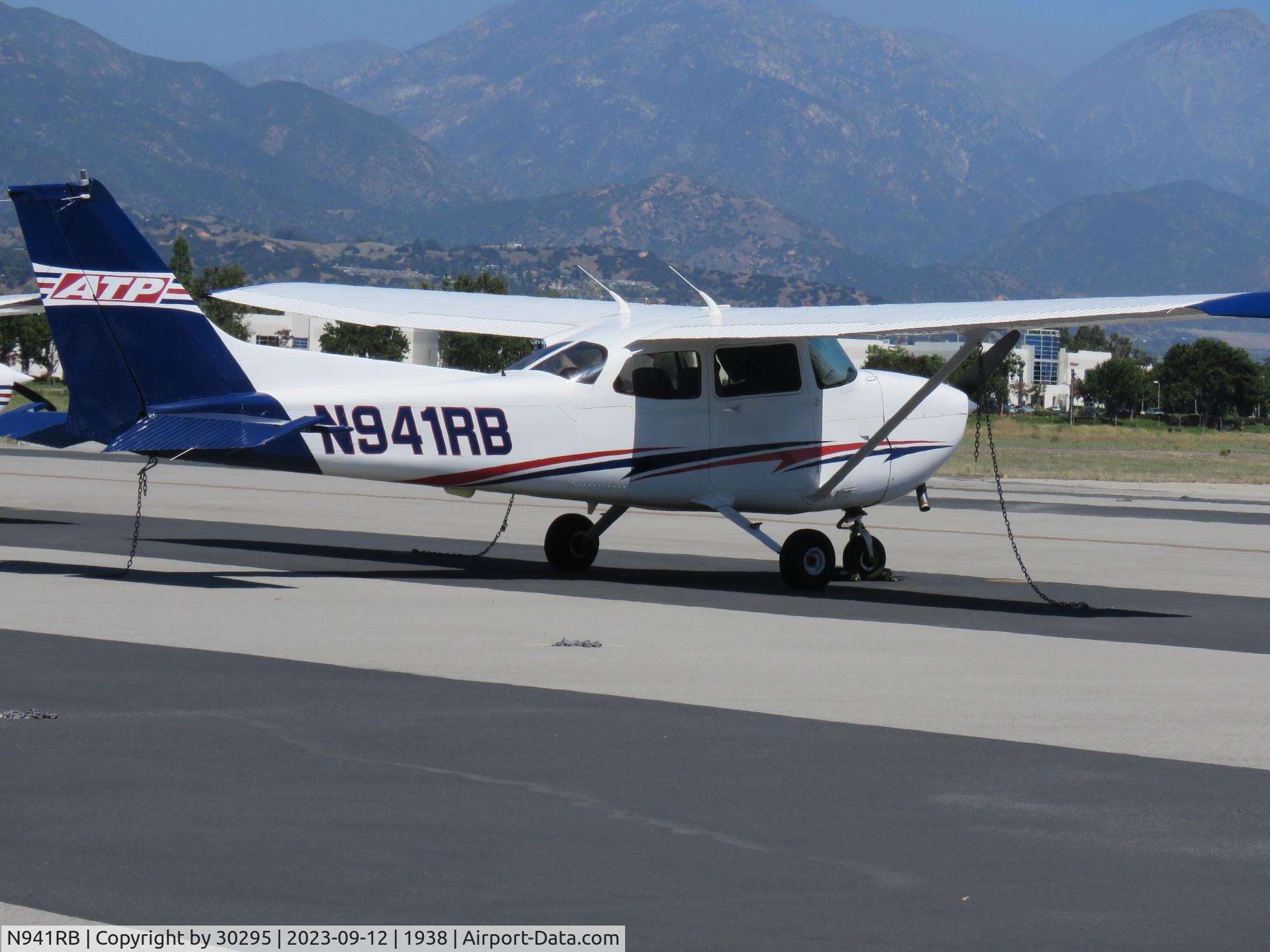N941RB, 2003 Cessna 172S Skyhawk SP C/N 172S-9443, Parked