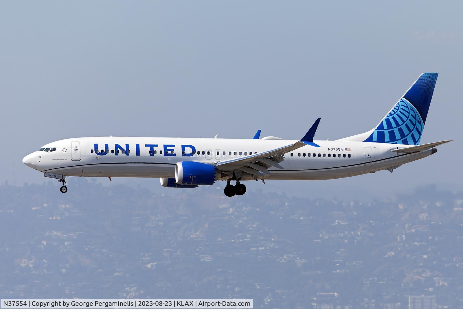 N37554, 2023 Boeing 737-9 MAX C/N 67578, final 24R at KLAX.
