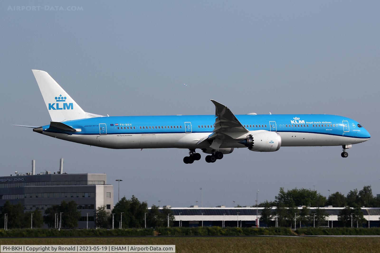 PH-BKH, 2020 Boeing 787-10 Dreamliner C/N 42489, at spl
