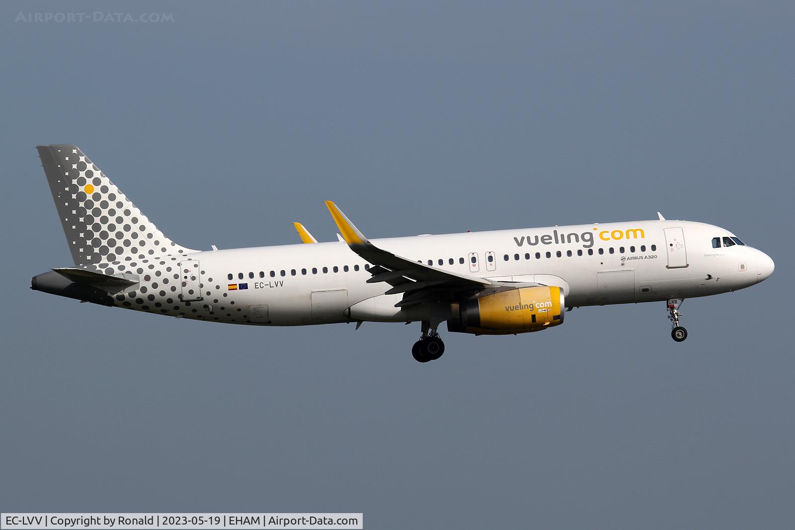EC-LVV, 2013 Airbus A320-232 C/N 5620, at spl