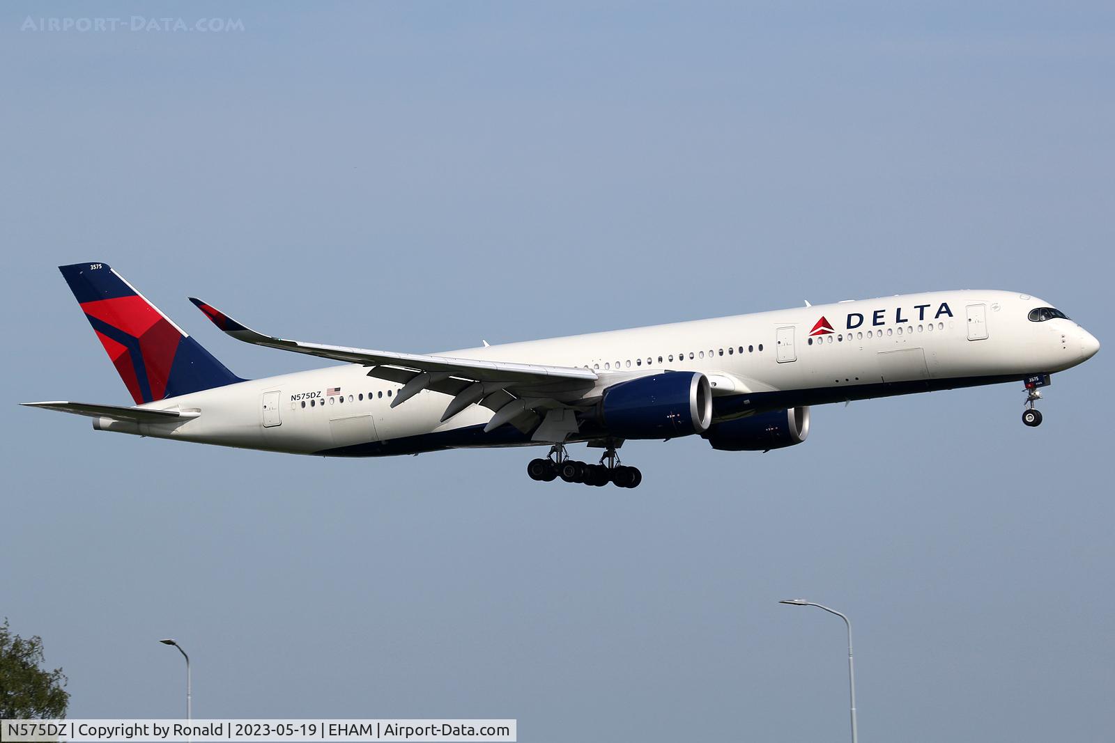 N575DZ, 2019 Airbus A350-941 C/N 282, at spl