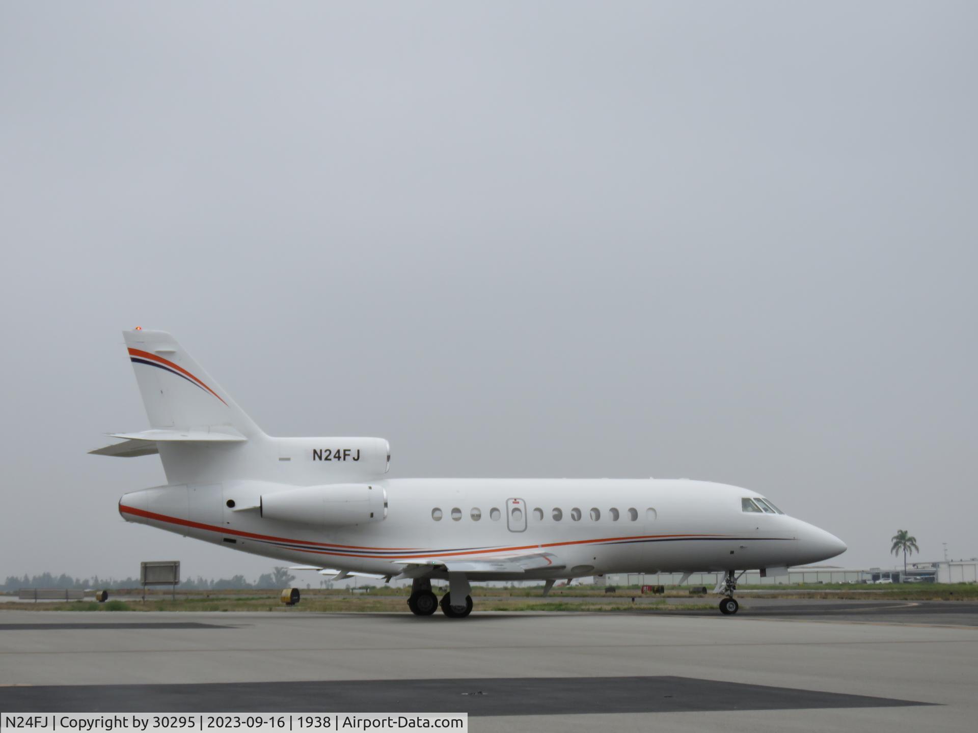N24FJ, 1995 Dassault Mystere Falcon 900 C/N 143, Waiting to taxi to runway