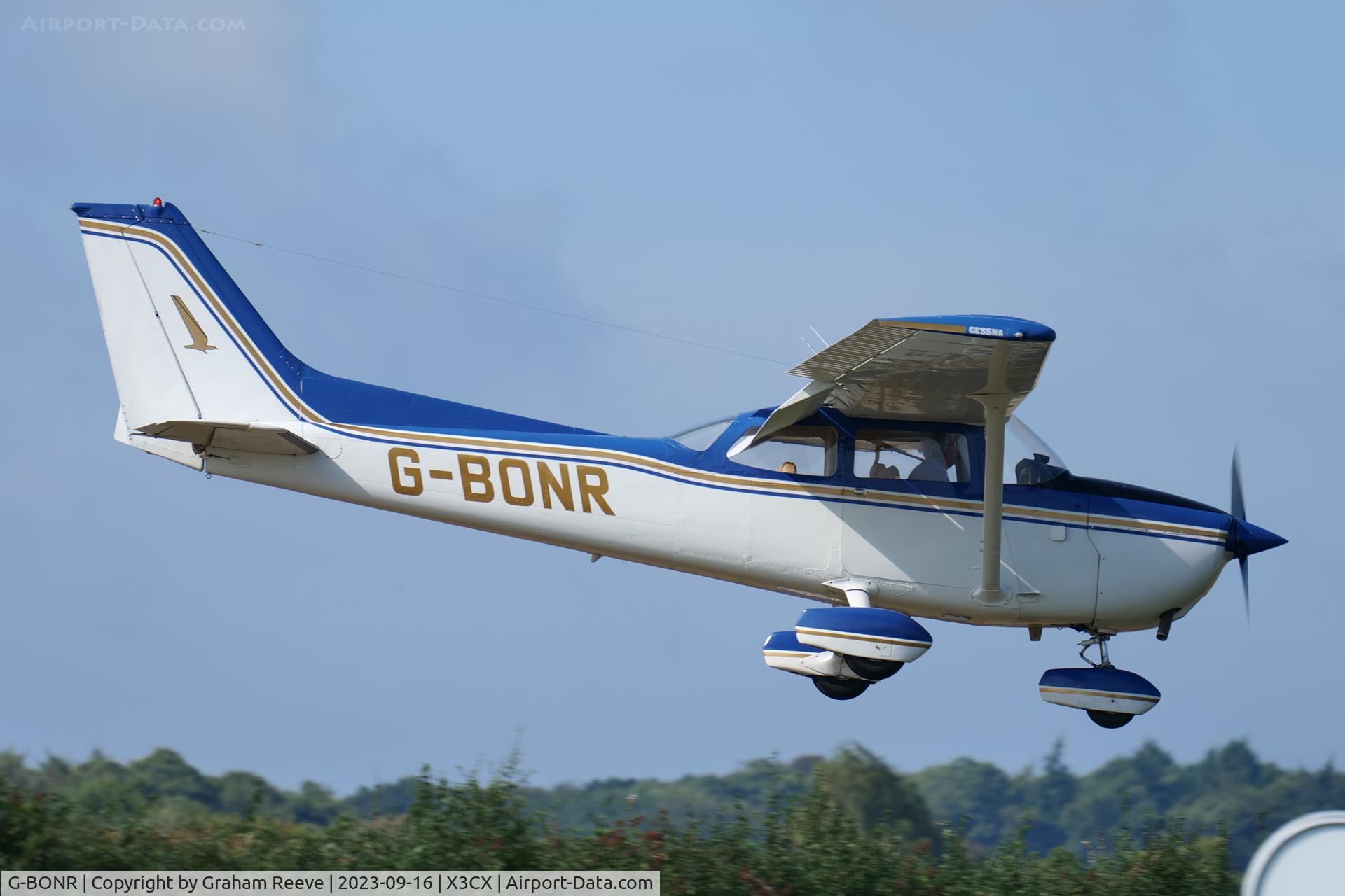 G-BONR, 1977 Cessna 172N Skyhawk C/N 172-68164, Landing at Northrepps.