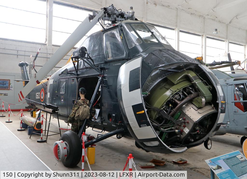150, Sikorsky HSS-1 Seabat C/N SA150, Completly restored and diplayed inside ANAMAN - Rochefort French Navy Museum