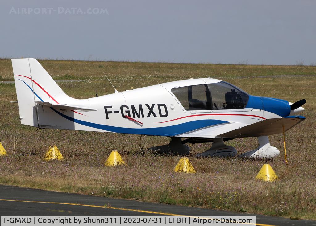 F-GMXD, Robin DR-400-140B Major C/N 2214, Parked in the grass