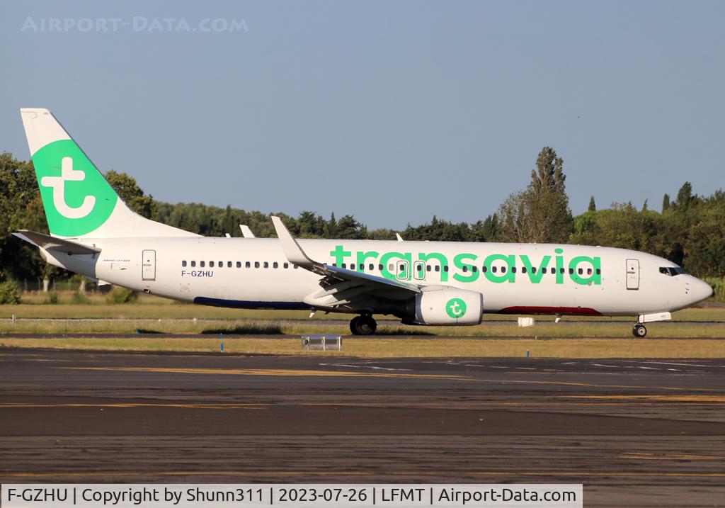 F-GZHU, 2015 Boeing 737-8K2 C/N 41352, Taxiing to the Terminal...