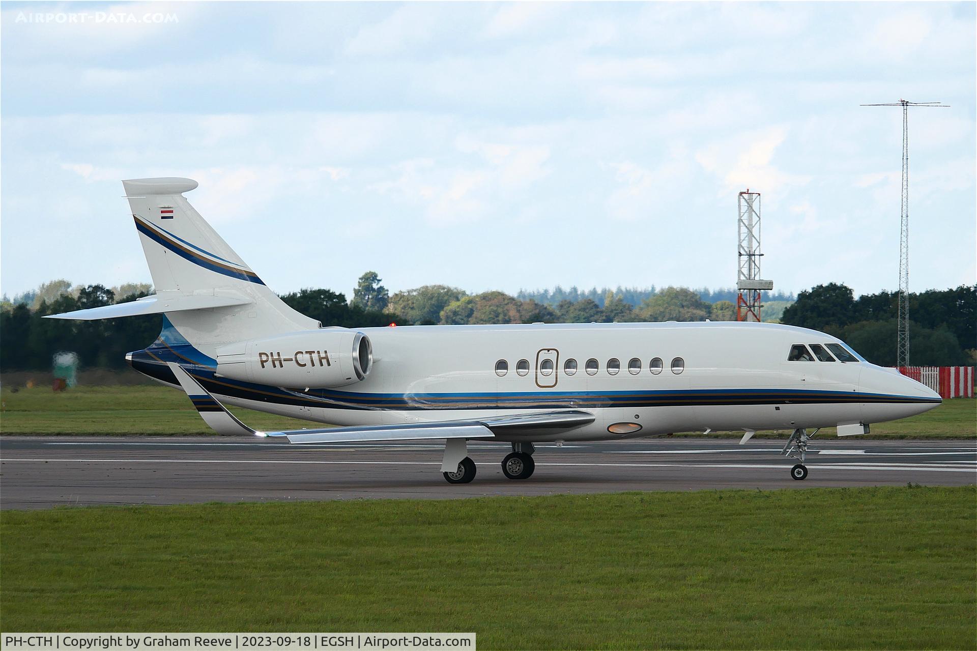 PH-CTH, 2011 Dassault Falcon 2000LX C/N 194, Departing from Norwich.