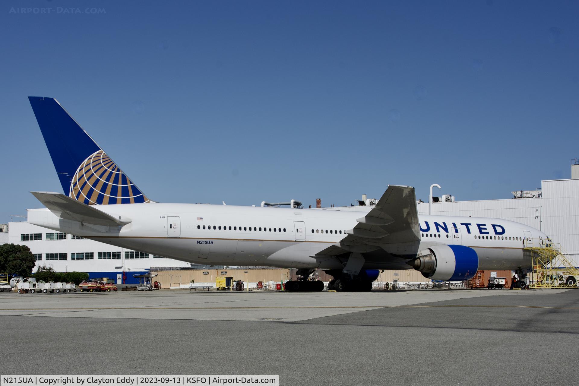 N215UA, 2000 Boeing 777-222 C/N 30221, SFO 2023.