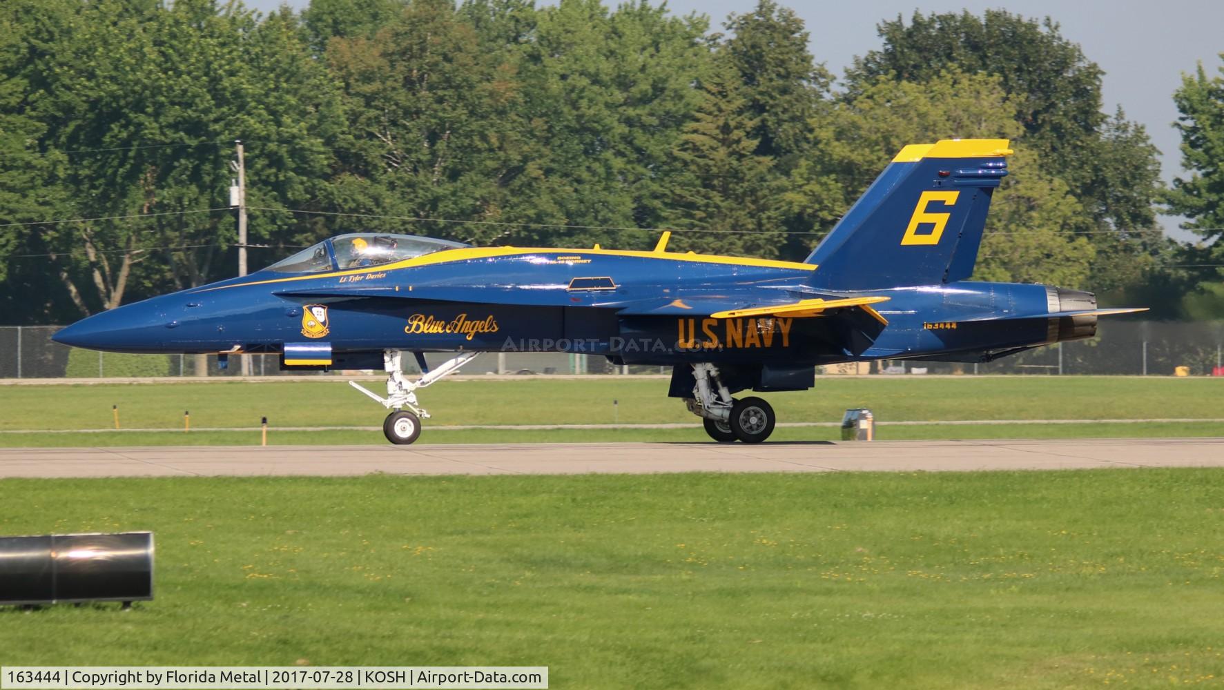 163444, 1987 McDonnell Douglas F/A-18C Hornet C/N 0648/C015, OSH 2017 zx