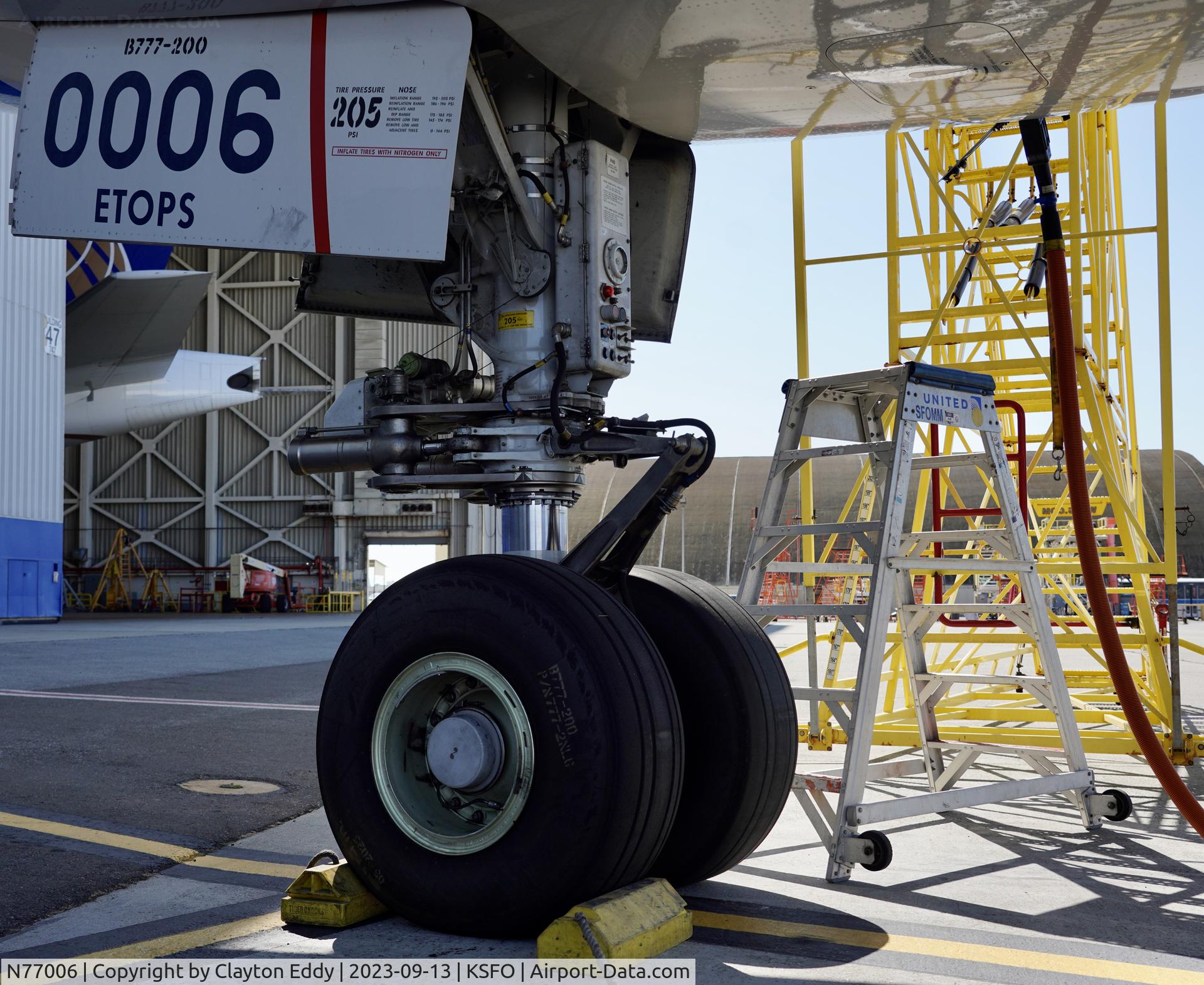 N77006, 1998 Boeing 777-224 C/N 29476, SFO 2023.
