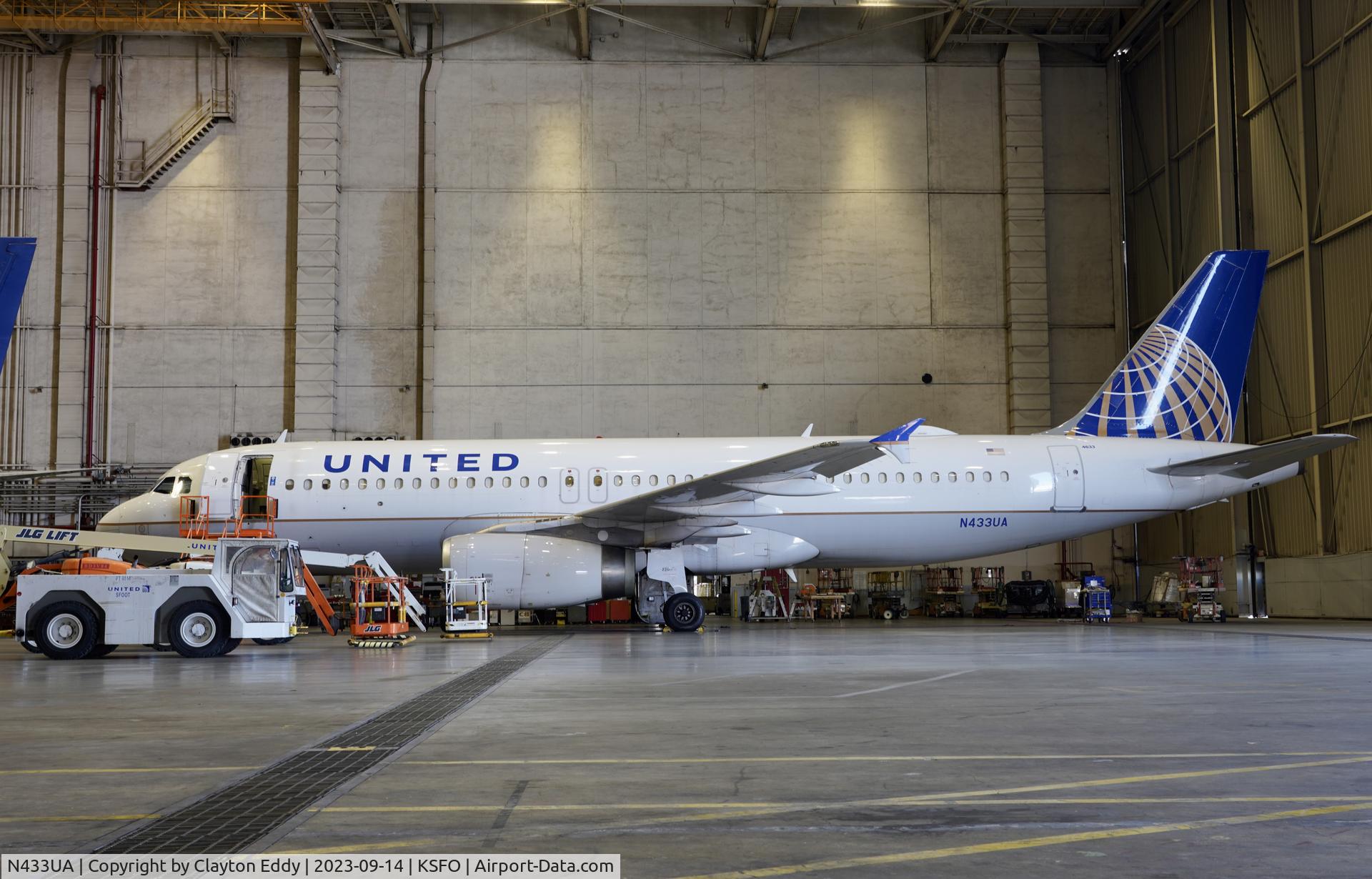 N433UA, 1996 Airbus A320-232 C/N 589, SFO 2023.