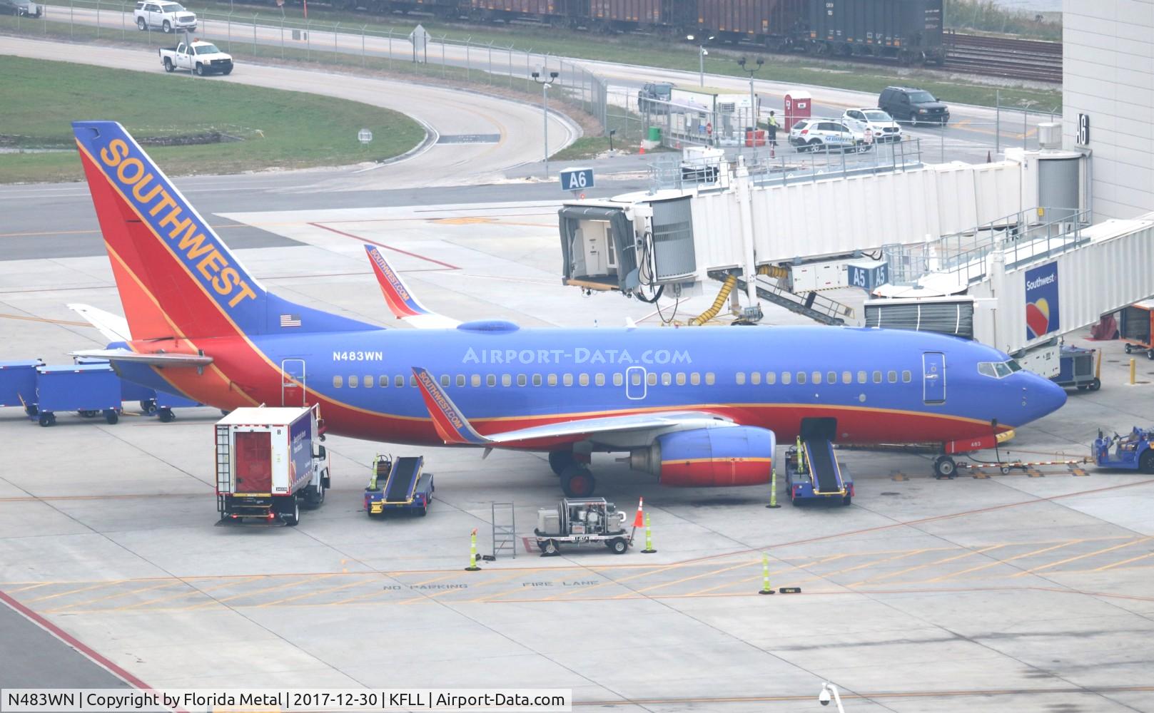 N483WN, 2004 Boeing 737-7H4 C/N 32472, SWA 737 oc zx