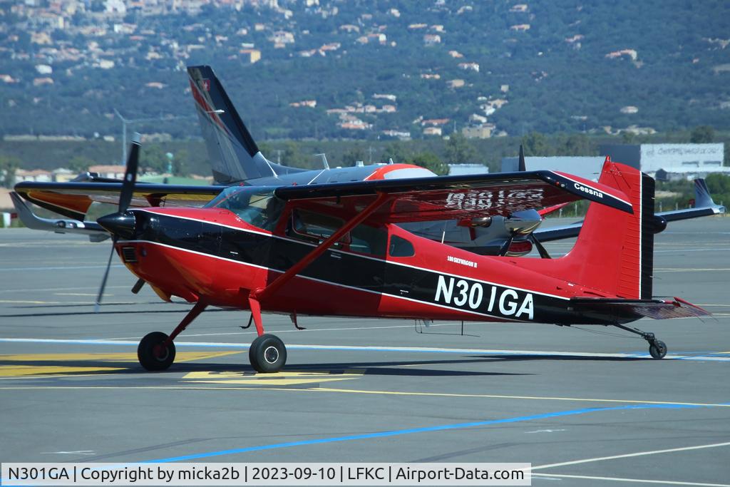N301GA, 1979 Cessna 180K Skywagon C/N 18052490, Taxiing