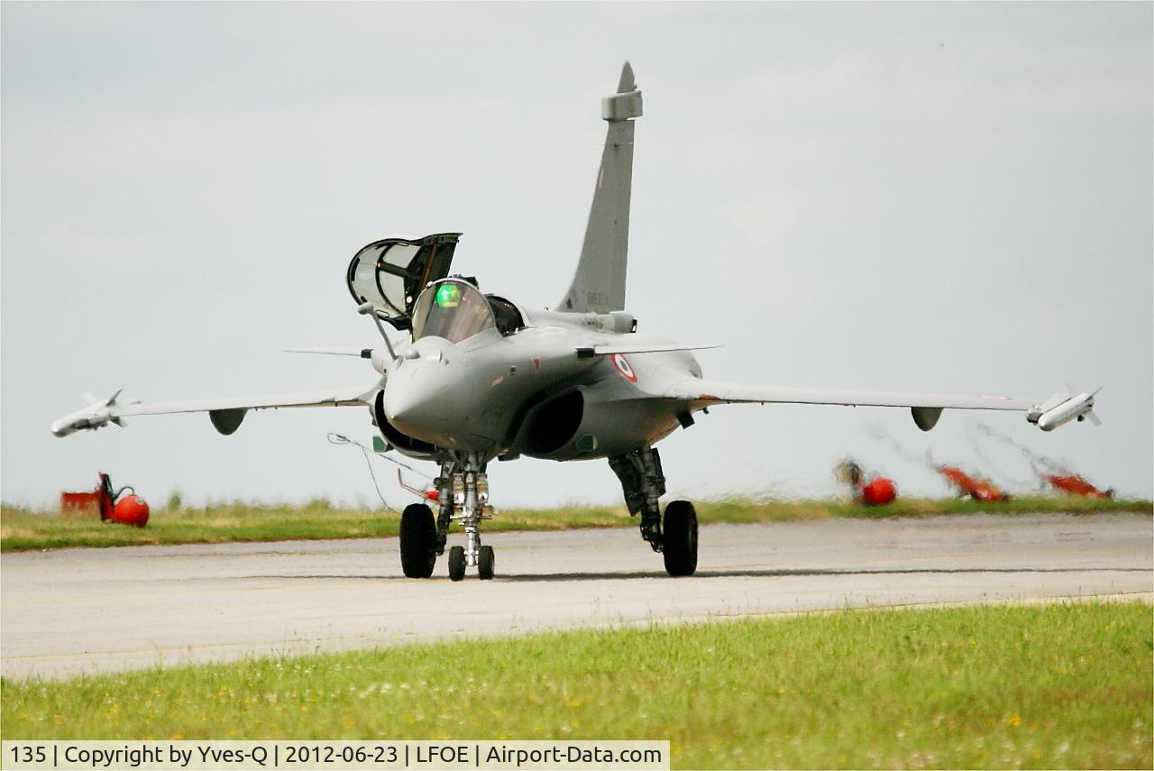 135, Dassault Rafale C C/N 135, Dassault Rafale C (113-GN), Taxiing to flight line, Evreux-Fauville Air Base 105 (LFOE)