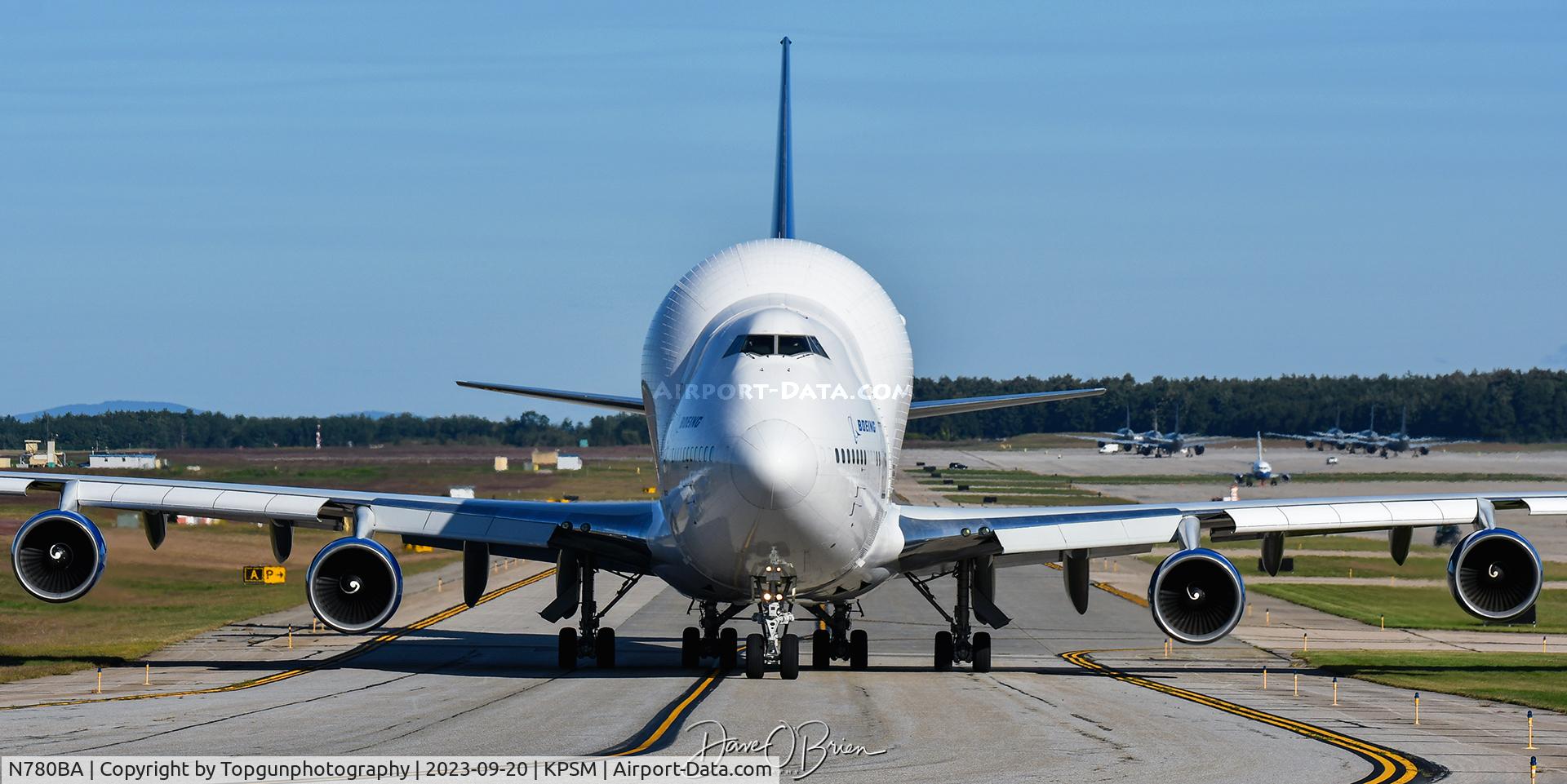 N780BA, 1990 Boeing 747-409(LCF) Dreamlifter C/N 24310, Impressive plane head on