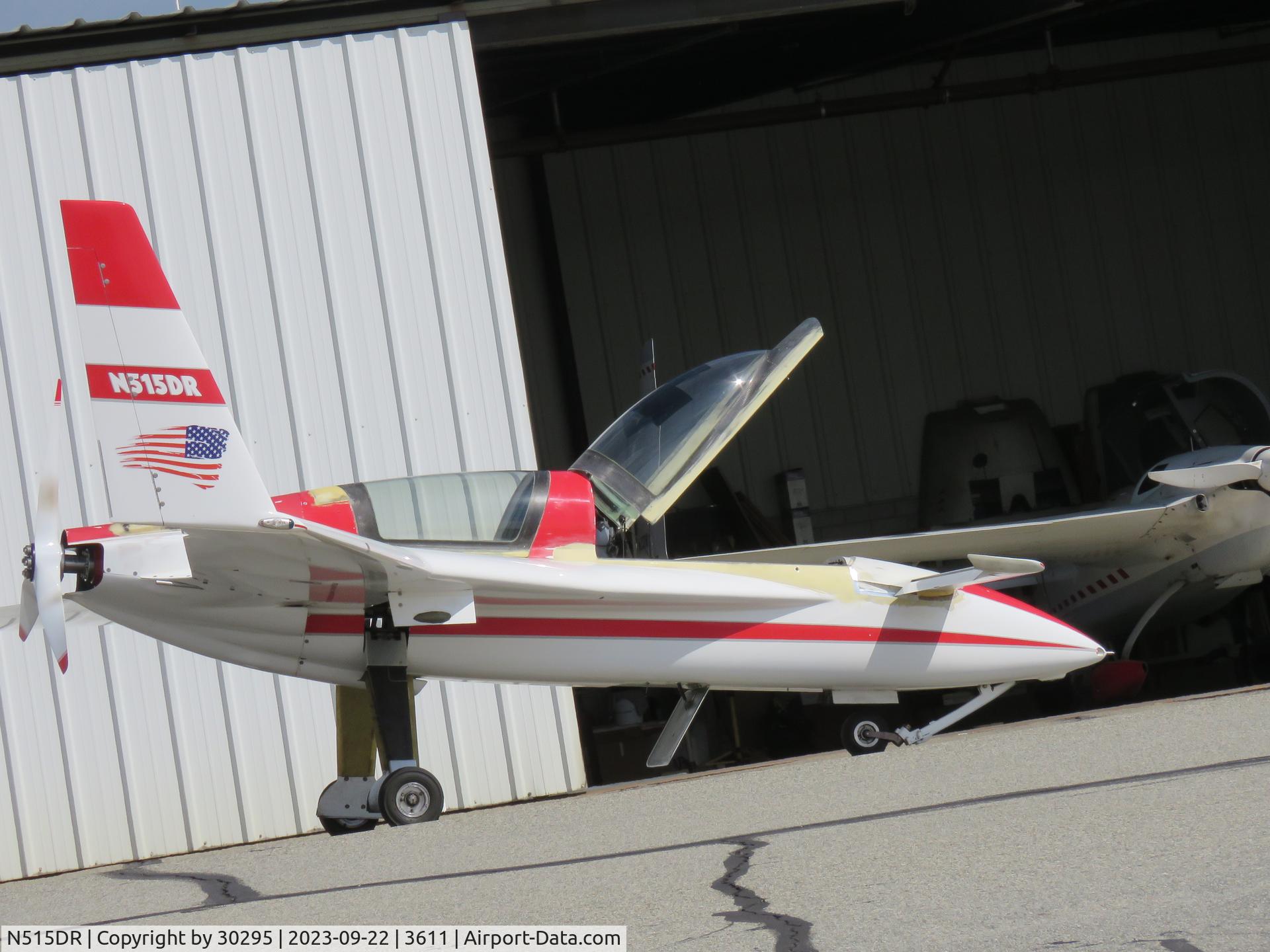 N515DR, Rutan Long-EZ C/N 8, Parked