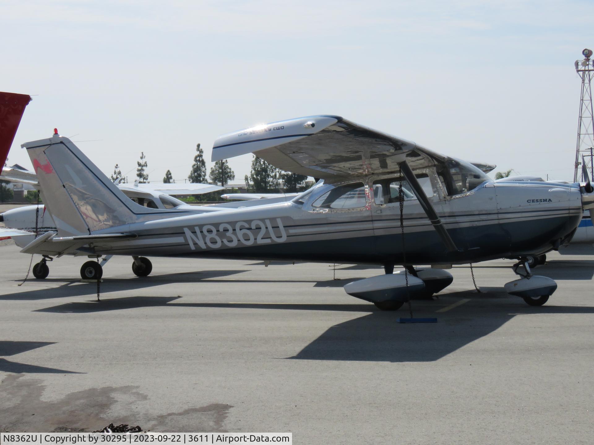 N8362U, 1964 Cessna 172F C/N 17252262, Parked