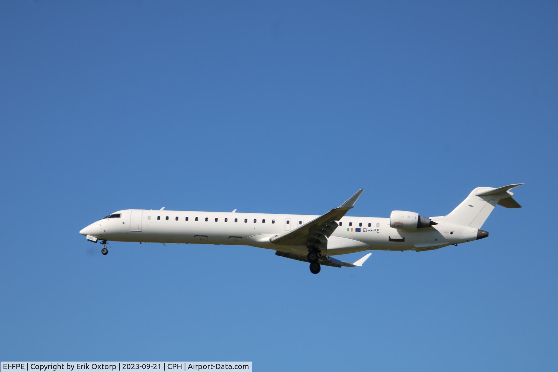 EI-FPE, 2016 Bombardier CRJ-900LR (CL-600-2D24) C/N 15402, EI-FPE landing rw 22L