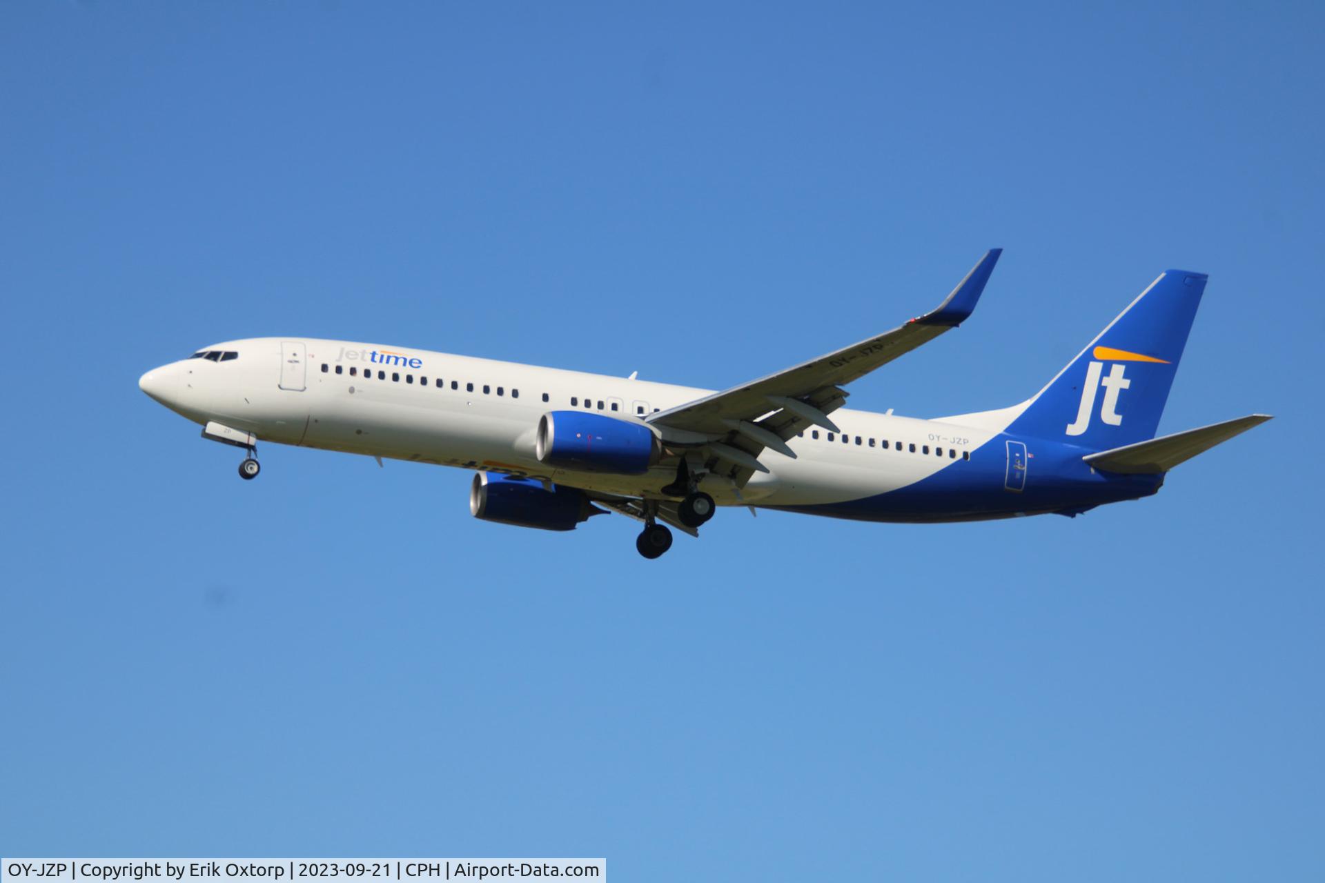 OY-JZP, 2011 Boeing 737-8U3 C/N 38071, OY-JZP landing rw 22L