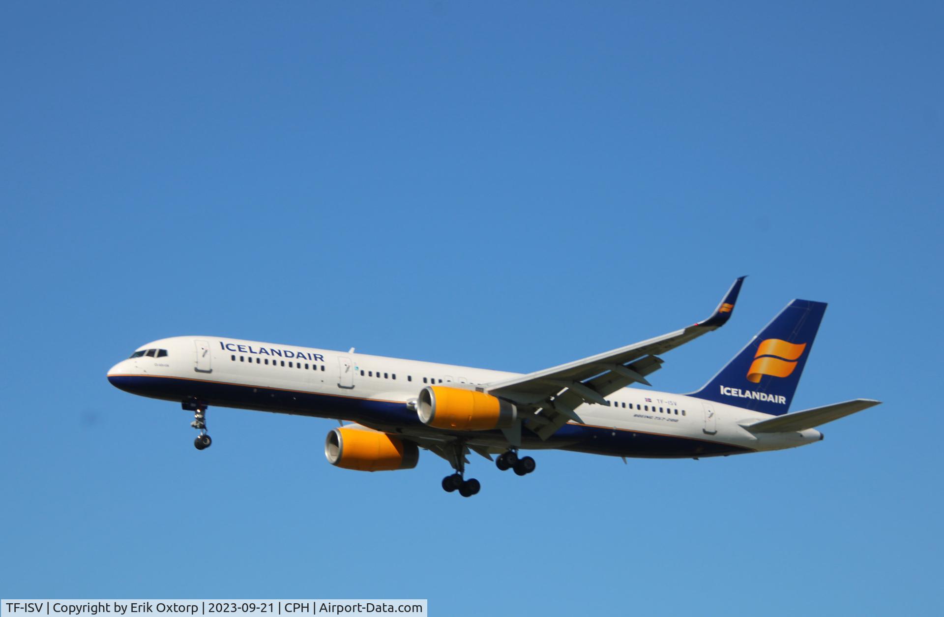 TF-ISV, 1999 Boeing 757-256 C/N 26247, TF-ISV landing rw 22L