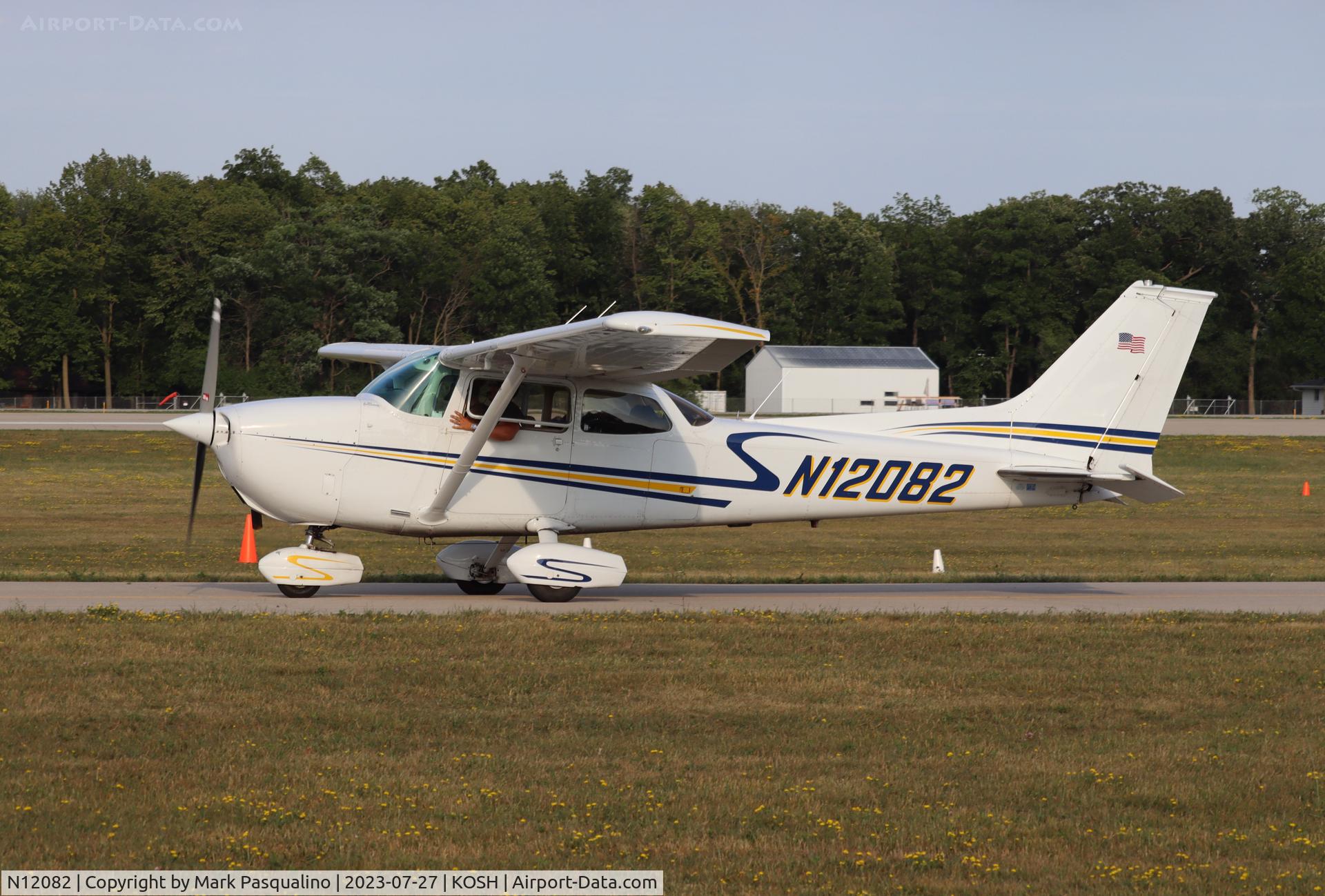 N12082, Cessna 172M C/N 17261797, Cessna 172M