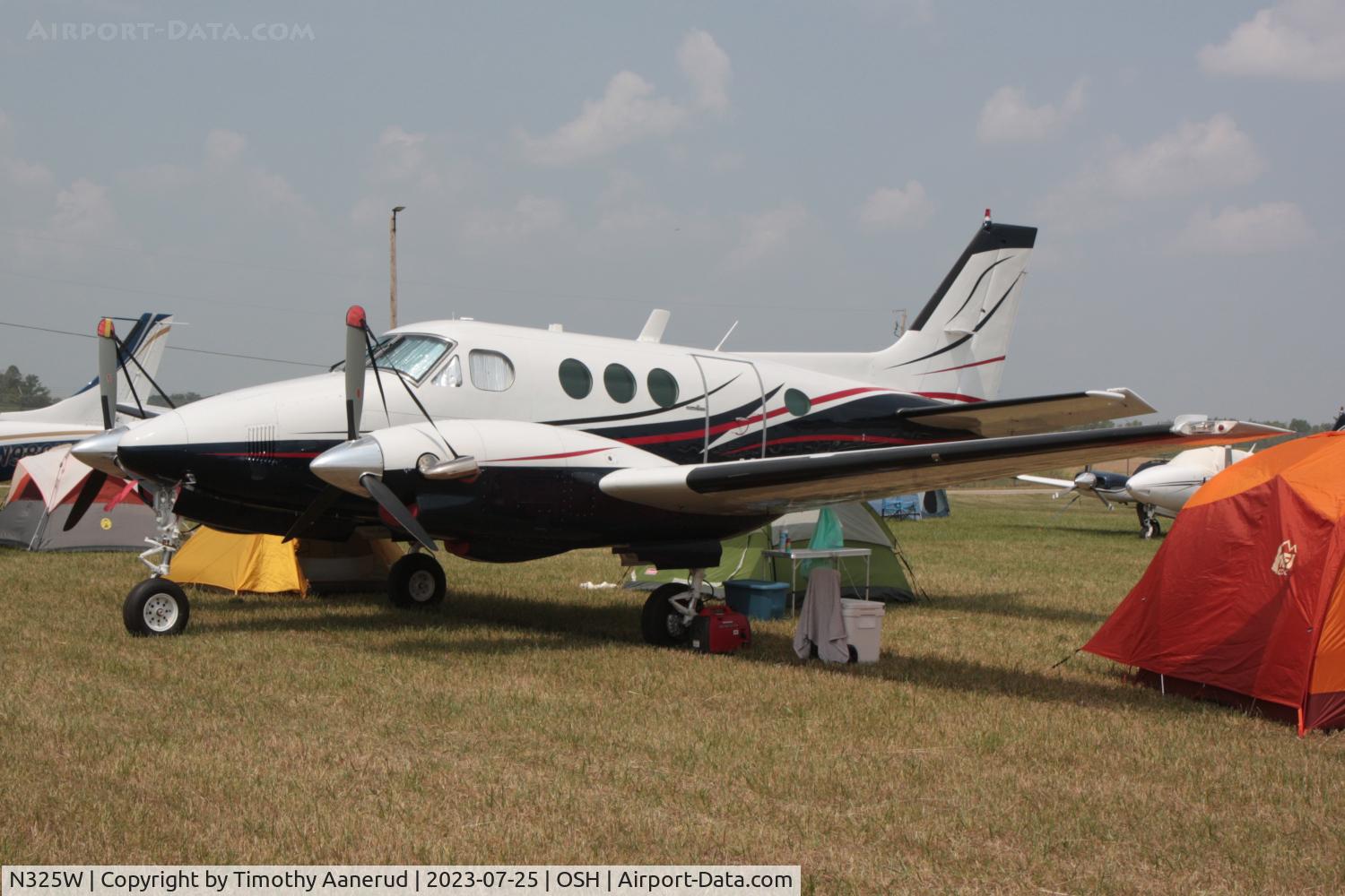 N325W, 1978 Beech E90 C/N LW268, 1978 Beech E90, c/n: LW268. AirVenture 2023