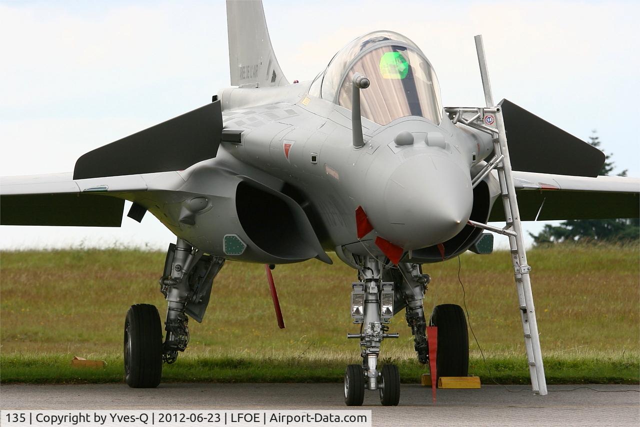 135, Dassault Rafale C C/N 135, Dassault Rafale C, Flight line, Evreux-Fauville AFB 105 (LFOE)