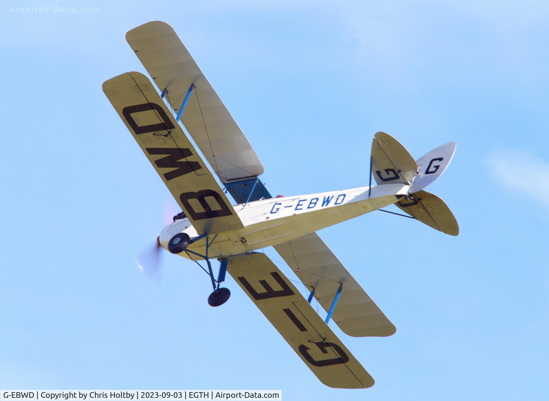 G-EBWD, 1928 De Havilland DH.60X Moth C/N 552, Displaying over the crowds at Old Warden's Vintage Airshow 2023