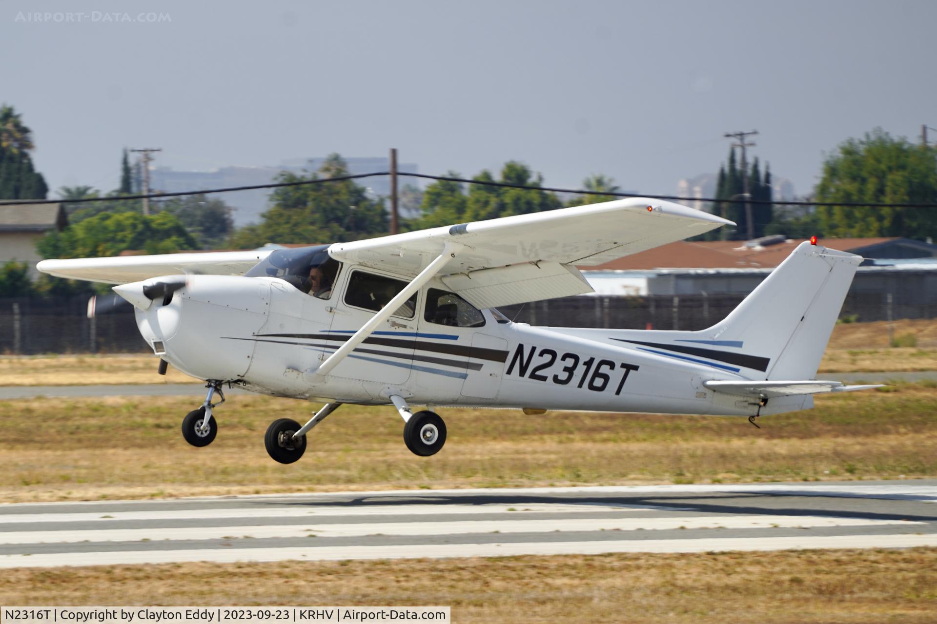N2316T, 1999 Cessna 172R C/N 17280694, Reid-Hillview Airport Community Day California 2023.